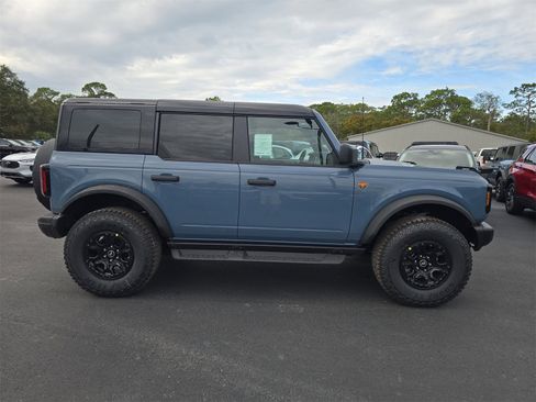 New 2025 Ford Bronco Badlands w/ Sasquatch Package image 3