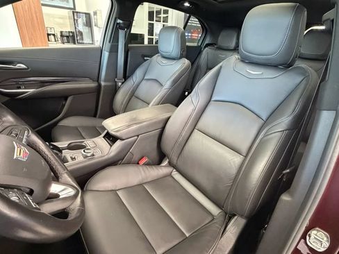 Used 2023 Cadillac XT4 Luxury w/ Cold Weather Package FWD image 9
