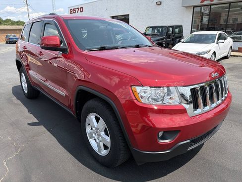 Used 2011 Jeep Grand Cherokee Laredo AWD/4WD image 3