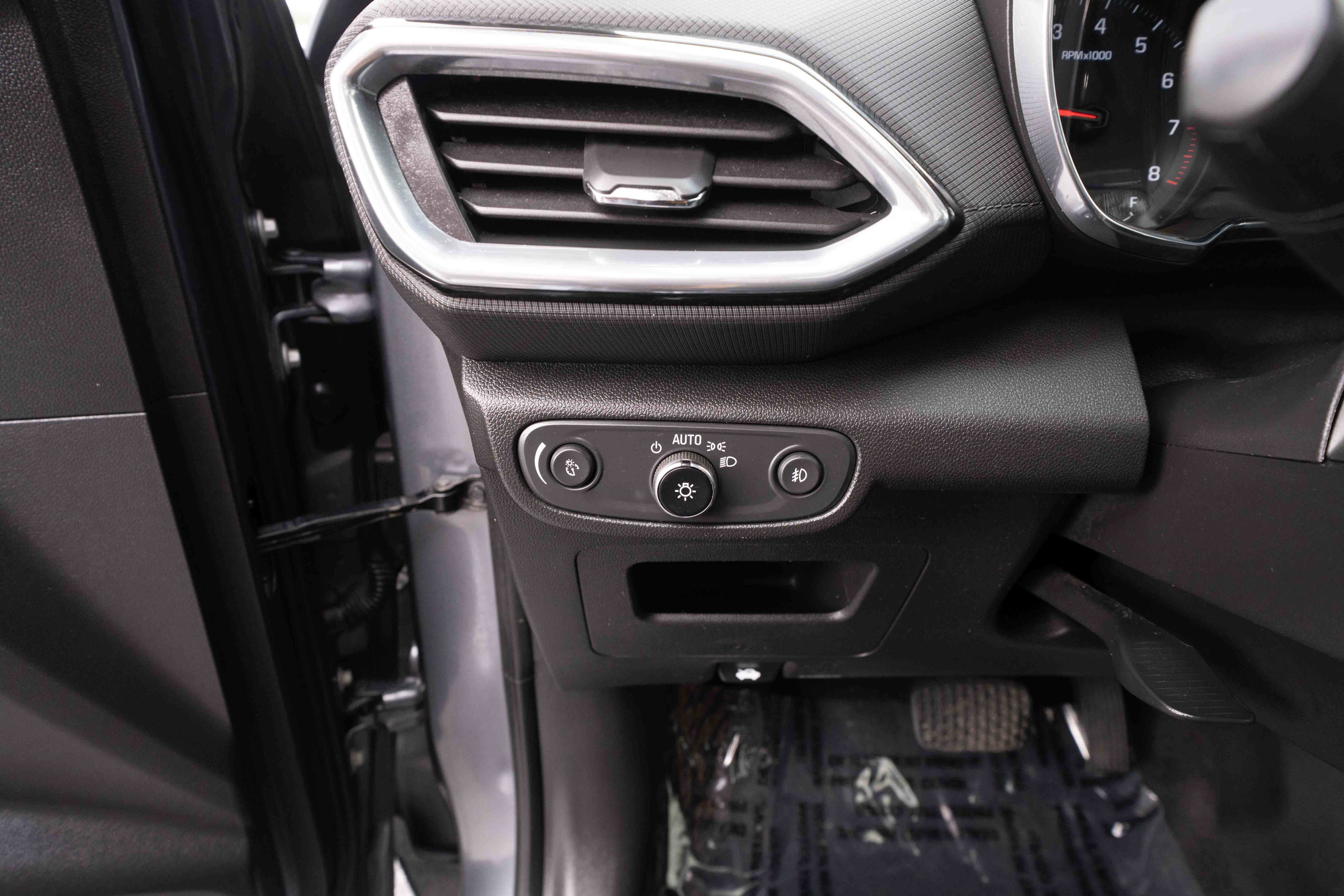 Used 2021 Chevrolet TrailBlazer LT w/ Sun and Liftgate Package FWD image 11