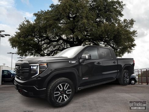 Used 2024 GMC Sierra 1500 AT4 w/ Technology Package AWD/4WD image 1