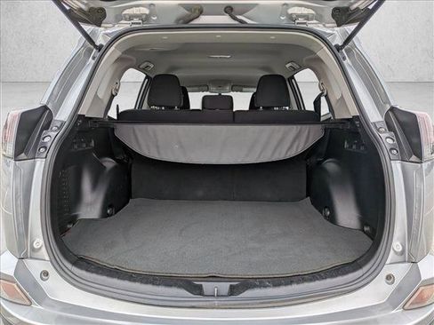 Used 2016 Toyota RAV4 LE FWD image 7