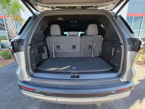 Used 2025 Chevrolet Traverse LT w/ Driver Confidence Package FWD image 18