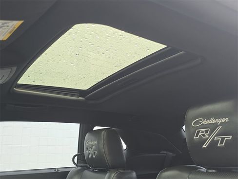 Used 2010 Dodge Challenger R/T image 19