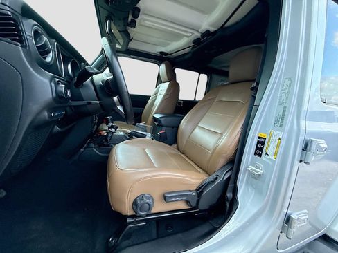 Used 2023 Jeep Wrangler Unlimited Sahara w/ Cold Weather Group AWD/4WD image 23