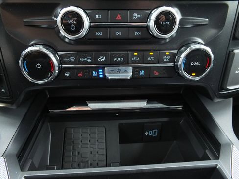 New 2025 Ford F250 Lariat w/ Chrome Package image 26