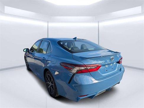 Used 2024 Toyota Camry SE image 5