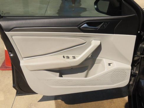 Used 2019 Volkswagen Jetta SEL FWD image 17