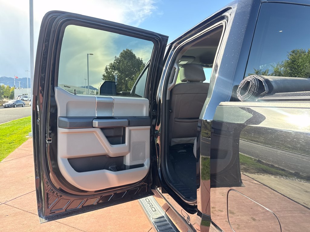 Used 2022 Ford F250 XLT w/ Black Appearance Package AWD/4WD image 18