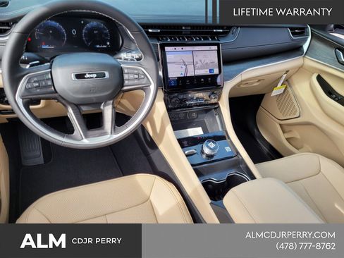 New 2025 Jeep Grand Cherokee L Limited w/ Luxury Tech Group II AWD/4WD image 9
