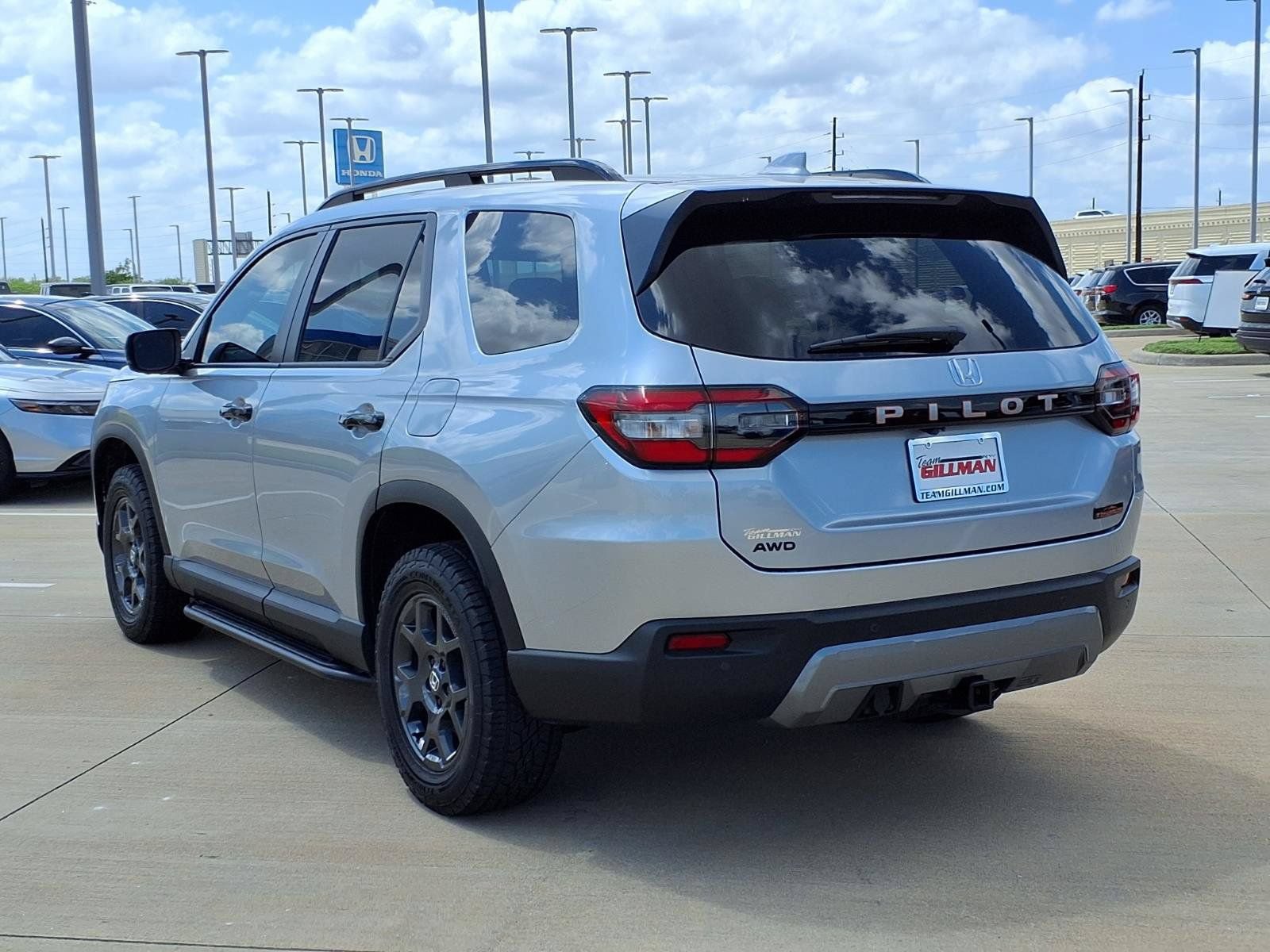 Used 2026 Honda Pilot TrailSport image 2