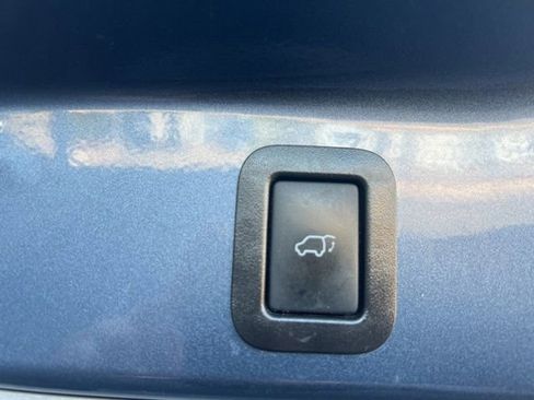 Used 2019 Toyota Highlander XLE image 29