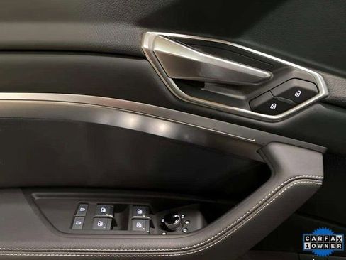 Used 2023 Audi e-tron Premium Plus image 34