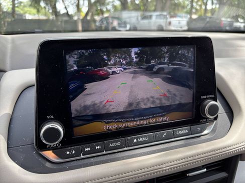 Used 2025 Nissan Rogue SV FWD image 25