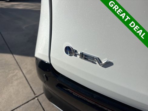 Used 2025 Toyota Sienna Platinum image 10