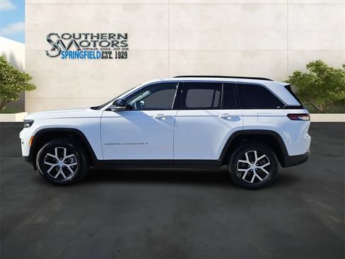 Used 2025 Jeep Grand Cherokee Limited AWD/4WD image 2