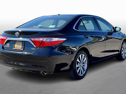 Used 2017 Toyota Camry LE image 2