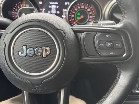 Used 2020 Jeep Wrangler Sport AWD/4WD image 13