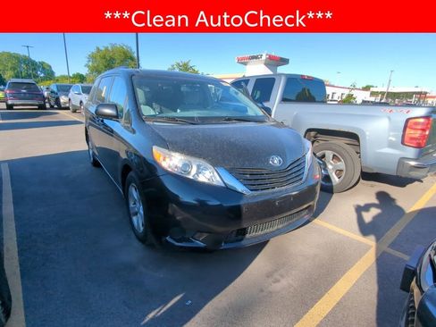 Used 2015 Toyota Sienna LE FWD image 3