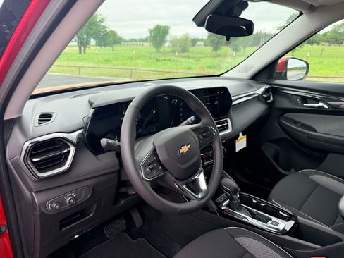 New 2026 Chevrolet TrailBlazer LT w/ LT Cold Weather Package FWD image 14