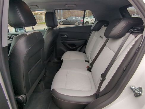 Certified 2022 Chevrolet Trax LT w/ LT Convenience Package image 24