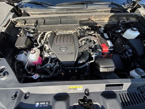 Used 2025 Toyota Highlander LE image 34