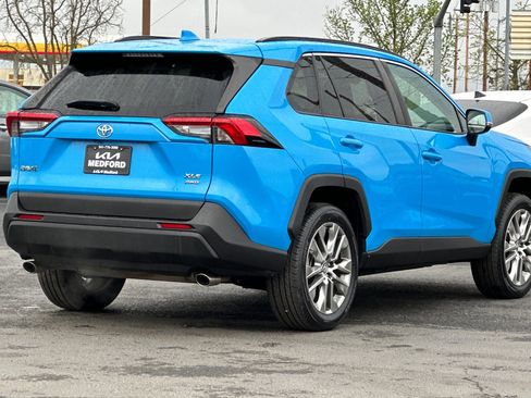 Used 2019 Toyota RAV4 XLE Premium AWD/4WD image 4