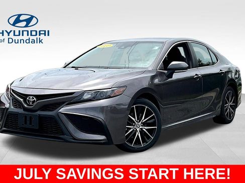 Used 2022 Toyota Camry SE FWD image 1