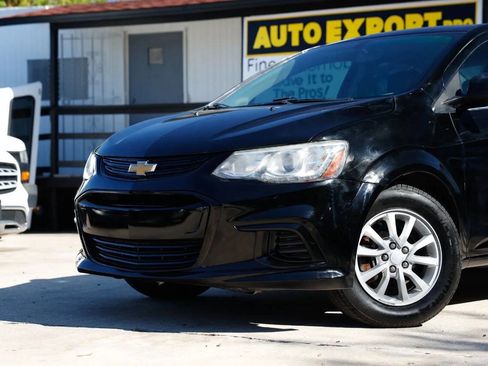 Used 2017 Chevrolet Sonic LT image 2