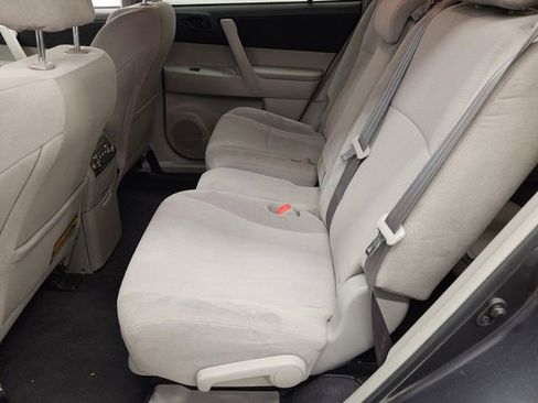 Used 2013 Toyota Highlander Plus image 12