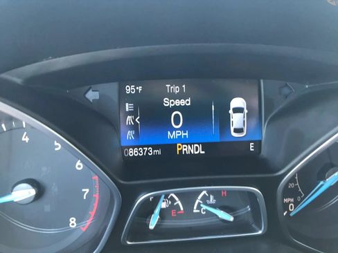 Used 2018 Ford Focus SE w/ SE Appearance Package FWD image 19
