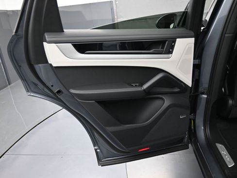 New 2026 Porsche Cayenne Coupe AWD/4WD image 22