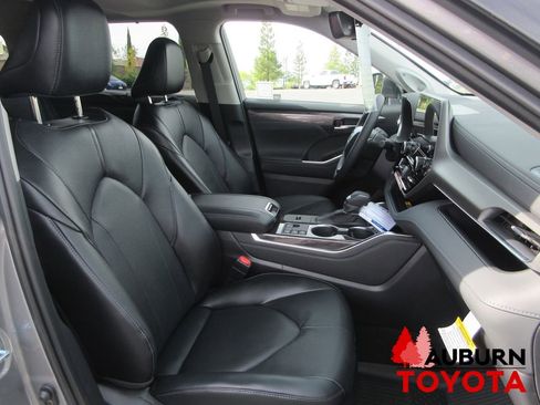 New 2026 Toyota Highlander Limited AWD/4WD image 15
