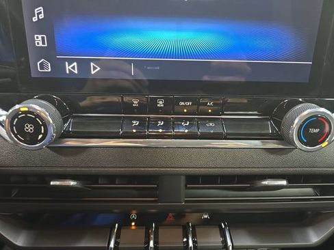 Used 2024 Chevrolet Colorado Trail Boss w/ Technology Package AWD/4WD image 22