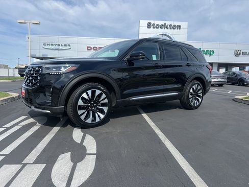 Used 2025 Ford Explorer Platinum w/ LUX Leather Package image 1