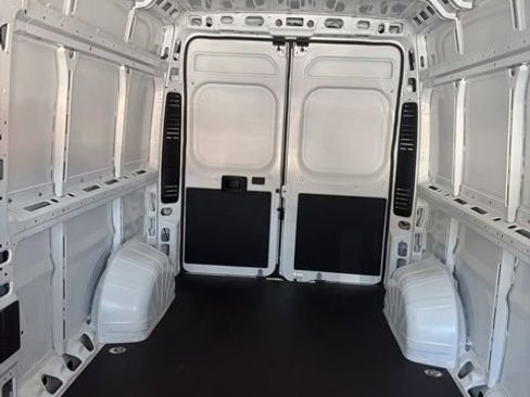 Used 2025 RAM ProMaster 2500 w/ Convenience Group image 8