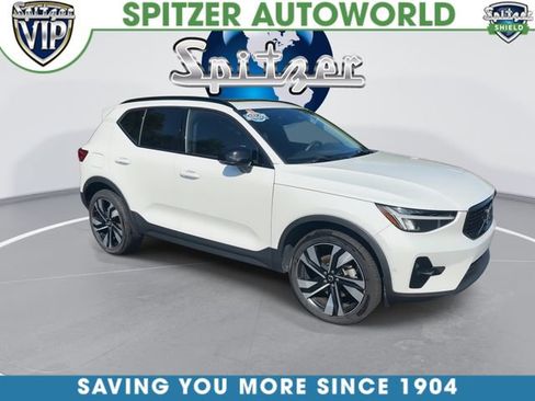 Used 2023 Volvo XC40 B5 Plus w/ Driver Assist Package AWD/4WD image 2