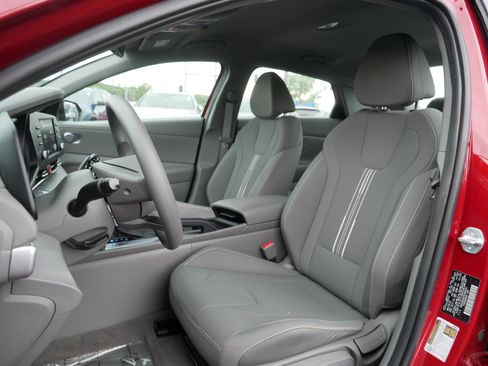 Used 2023 Hyundai Elantra SEL FWD image 14