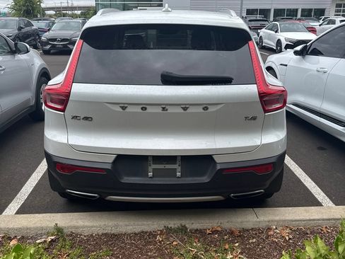Used 2019 Volvo XC40 T4 Inscription FWD image 4