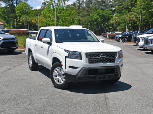 Used 2023 Nissan Frontier SV RWD image 6