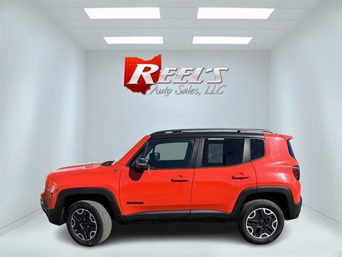 Used 2017 Jeep Renegade Trailhawk AWD/4WD image 30