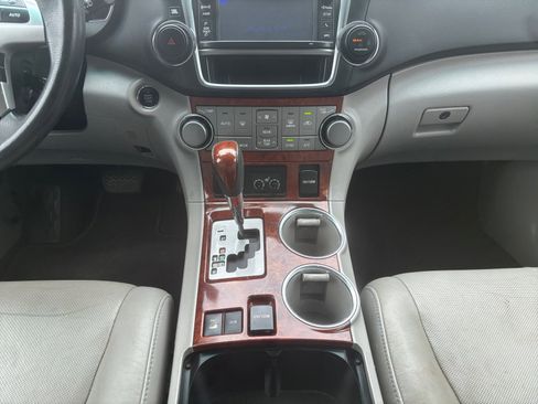 Used 2013 Toyota Highlander Limited image 11