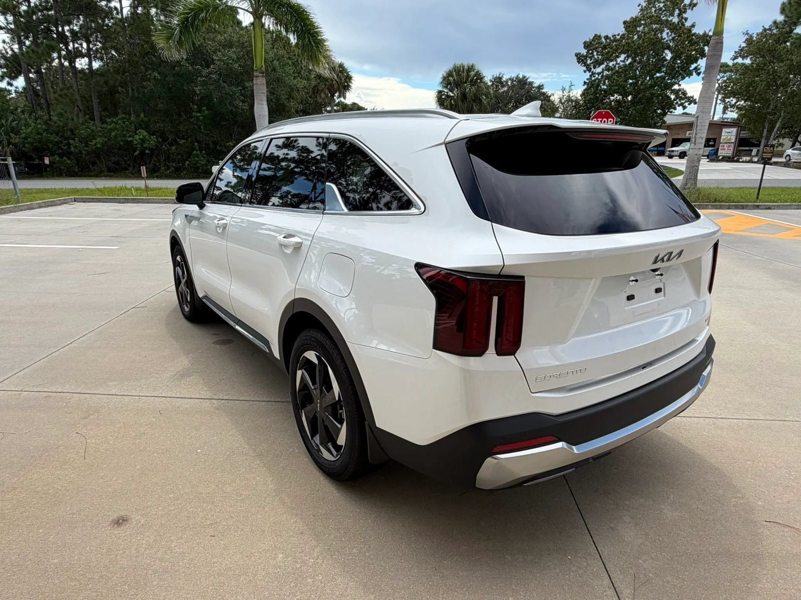 Used 2025 Kia Sorento EX FWD image 6