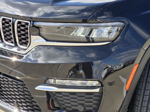 New 2025 Jeep Grand Cherokee Limited w/ Luxury Tech Group II image 9