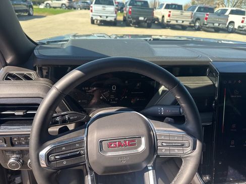 Used 2025 GMC Yukon XL Elevation w/ Technology Package image 19