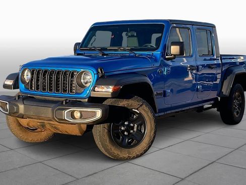 Used 2024 Jeep Gladiator Sport image 3