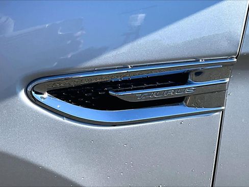 Used 2010 Ford Taurus Limited image 9