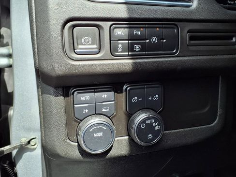 Used 2024 Chevrolet Suburban RST w/ Luxury Package image 21