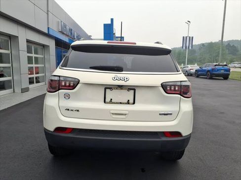 Used 2018 Jeep Compass Latitude w/ Cold Weather Group AWD/4WD image 6