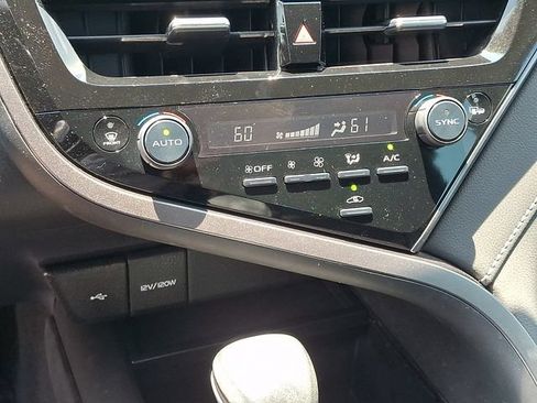 Used 2023 Toyota Camry SE w/ Convenience Package FWD image 12